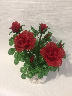 Розы из бисера.