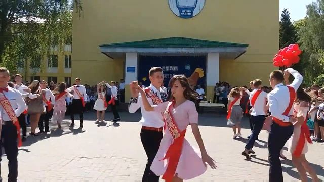 ОЧЕНЬ НЕЖНЫЙ И ЯРКИЙ ВЫПУСКНОЙ ВАЛЬС 2018 ? смотреть онлайн