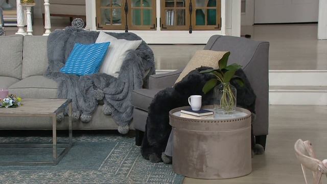 Inspire Me! Home Decor 24"Round Velvet Ottoman & Faux Marble Tray Lid on QVC смотреть онлайн