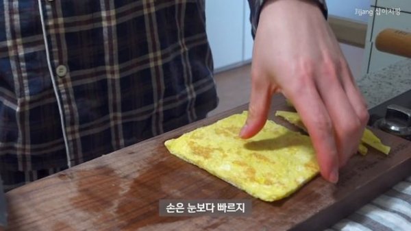 ENG) 남자 요리브이로그? 생일선물 언박싱을 포함한 자취생 집밥 만들기, 홈베이킹, 3가지 김치요리, 헤리터 그릇세트, 자취브이로그, 해물 짬뽕우동, cooking vlog