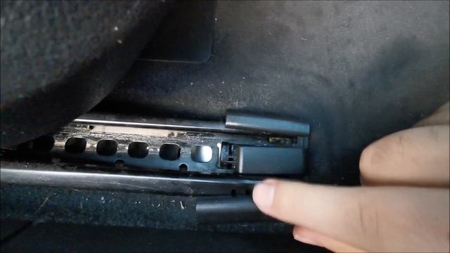 Audi A4 B8 - How to remove the plastic caps over the seat screws смотреть онлайн