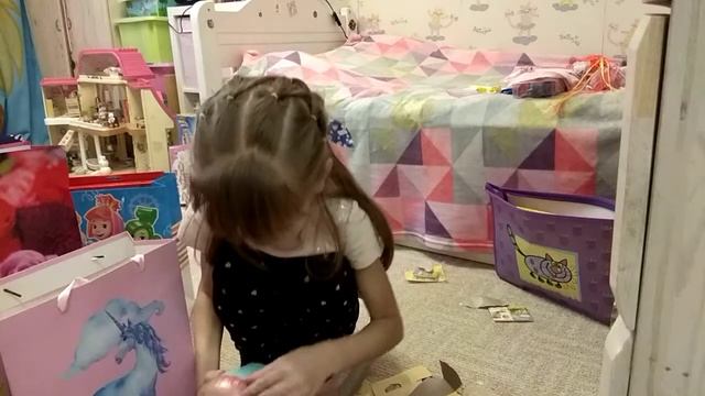 Открываем подарки на День рождения! Отличные подарки для девочки 6-7 лет смотреть онлайн