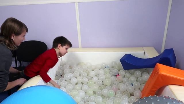 Занятие по СЕНСОМОТОРНОМУ развитию // Аутизм // Умственная отсталость // Autism смотреть онлайн