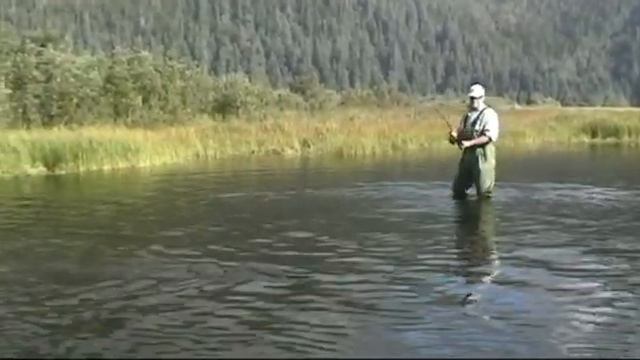 Fiskeri ved Blue Lake Alaska, del 2/5 med www.din-fiskeguide.dk смотреть онлайн