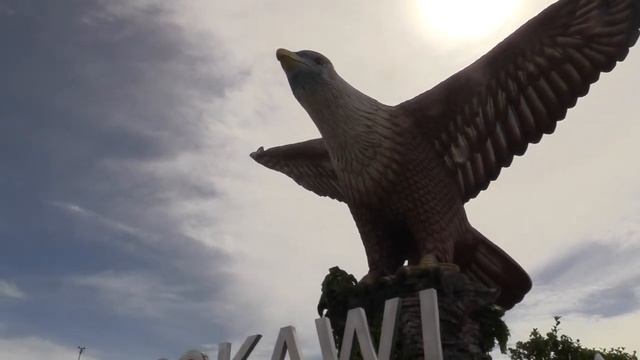 СИМВОЛ ОСТРОВА ЛАНГКАВИ (Eagle Square. Pulau Langkawi. Malaysia)