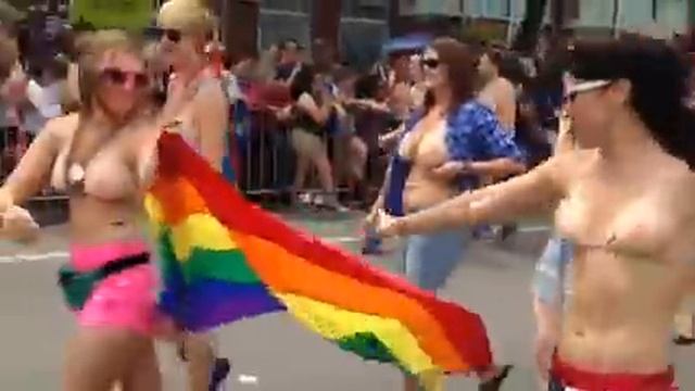 The TaTa Top float at the Chicago Pride Parade 2015 смотреть онлайн