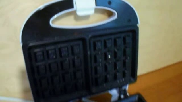 Какова вафельница DEXP WM-30 в работе (часть 1) смотреть онлайн