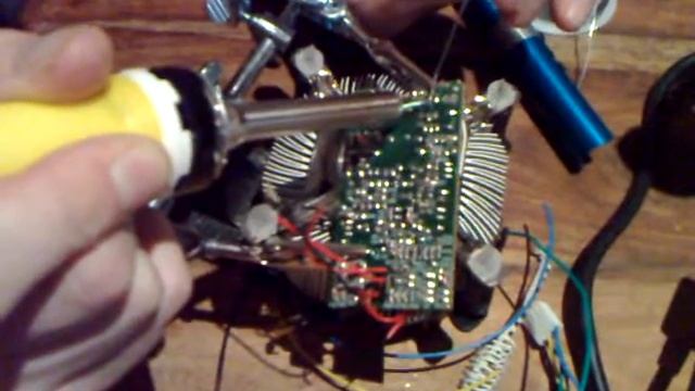 NEWBIE Crash course in Soldering Part 5/7 смотреть онлайн