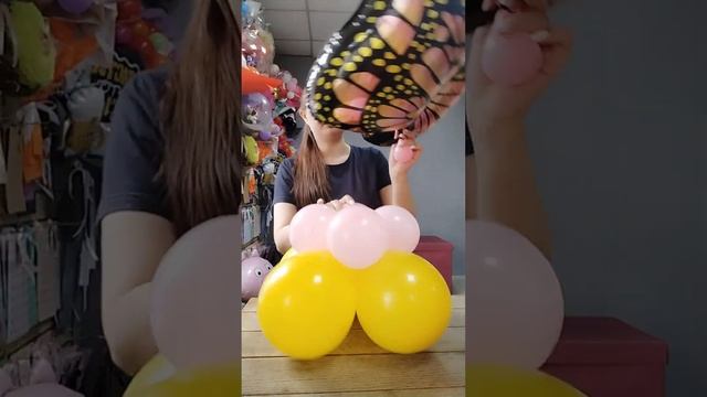 делаем простую композиции на пол #аэродизайнуроки #шарики #шары #шарик #обучениеаэризайну #мкшаро смотреть онлайн