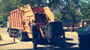 Работа на  мусоровозе. Что делает водитель Мусоровоза?