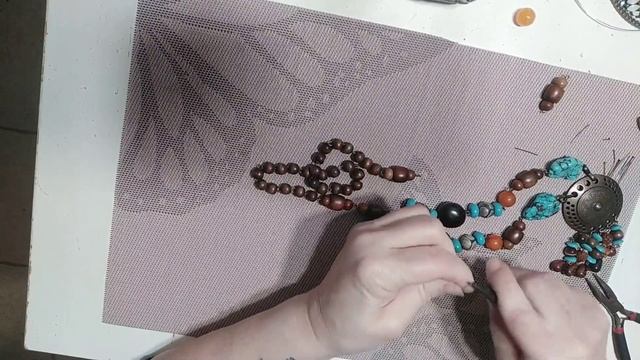 ЭТНИЧЕСКИЕ БУСЫ ИЗ НАТУРАЛЬНЫХ КАМНЕЙ СВОИМИ РУКАМИ⭐️ СБОРКА БУС смотреть онлайн