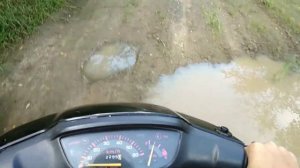 ОФФРОАД НА СКУТЕРЕ. OFFROAD НА HONDA DIO 27. БЕЗДОРОЖЬЕ НА ХОНДА ДИО. УПАЛ В ГРЯЗЬ НА СКУТЕРЕ.