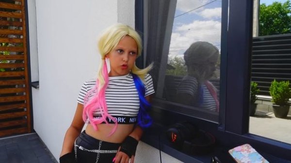 БОГАТЫЙ vs БЕДНЫЙ СУПЕРЗЛОДЕЙ! Харли Квинн против Джокера!