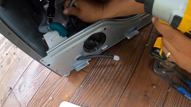 LG Washer front Loader won't drain the water and how to fix it | Drain Pump Replacement 4681EA2001T смотреть онлайн