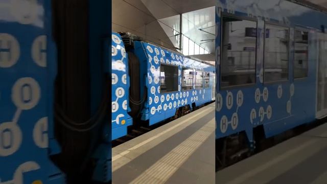 ILint in Wien Hauptbahnhof смотреть онлайн