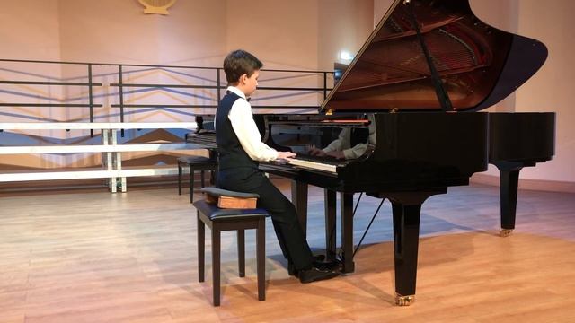 И.С. Бах Инвенция a-moll. Э. Григ Кобольд смотреть онлайн