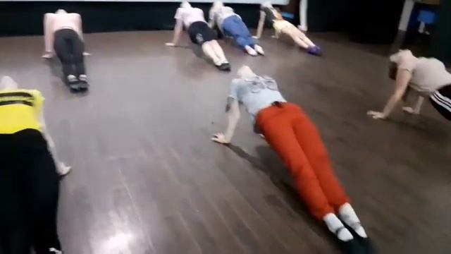 Мастер-класс по оздоровительной гимнастике от народного ансамбля эстрадного танца "Серпантин" смотреть онлайн