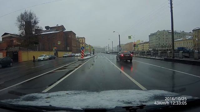 Красный? Ну как бы сделал вид, что не заметил смотреть онлайн