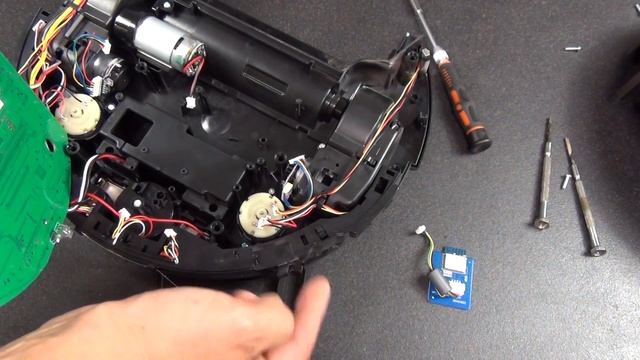Что внутри Ecovacs Deebot n79s как разобрать робот пылесос смотреть онлайн