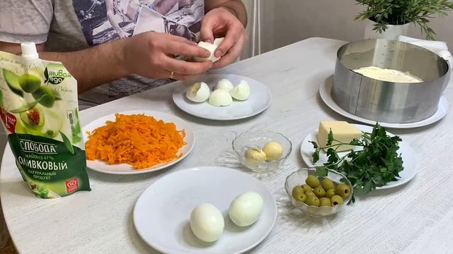 Салат "Мимоза" из рыбных консервов с яйцом, морковкой и сыром. Вкусно! смотреть онлайн