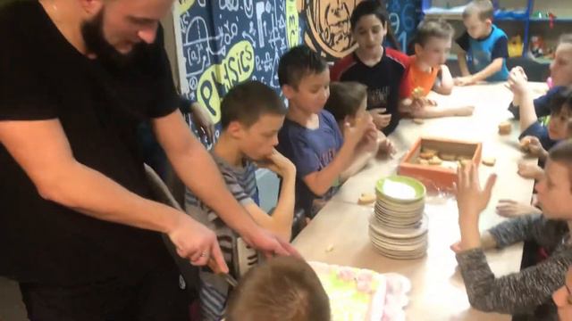 Поздравление с днём рождения всех февральских Достойных😇 смотреть онлайн