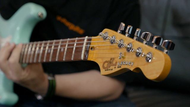G&L Guitars Fullerton Deluxe Legacy | Surf Green смотреть онлайн