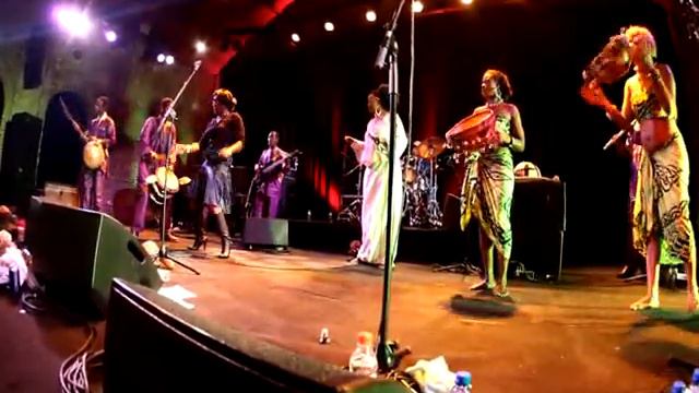 OUMOU SANGARE AT ZUIDERPERSHUIS ANTWERP, NOV.2009 (expt.12) смотреть онлайн