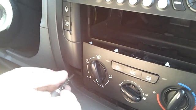Fiat Scudo 2008 - Разборка передней панели для замены лампочек смотреть онлайн