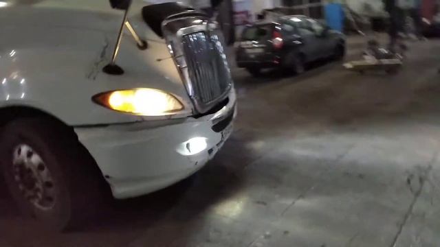 Головное освещение вырубает при включении ПТФ на Freighliner INTERNATIONAL PROSTAR P 2007г. смотреть онлайн