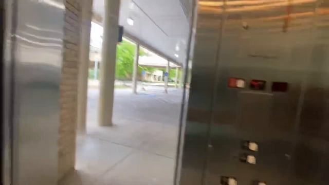 Schindler Glass Hydraulic Elevator at Beachwood Place Parking Garage Nordstrom East, Beachwood Ohio смотреть онлайн