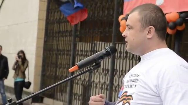 Над Старобешево подняли флаги ДНР смотреть онлайн