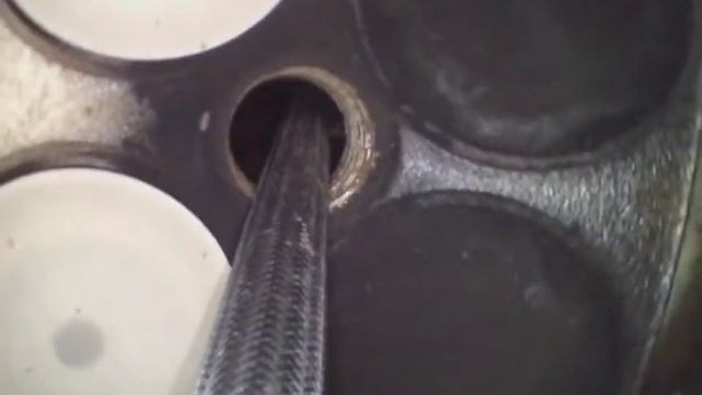 Verbrandingsmotor inspecteren met de bestuurbare video endoscoop V601000 смотреть онлайн