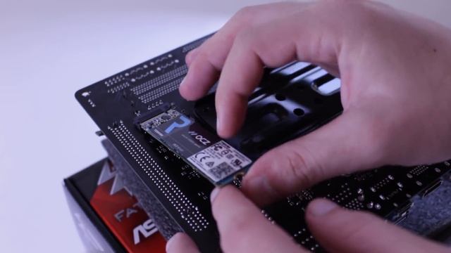 A Console-Sized Ryzen 3 ITX Gaming PC! (2017) смотреть онлайн