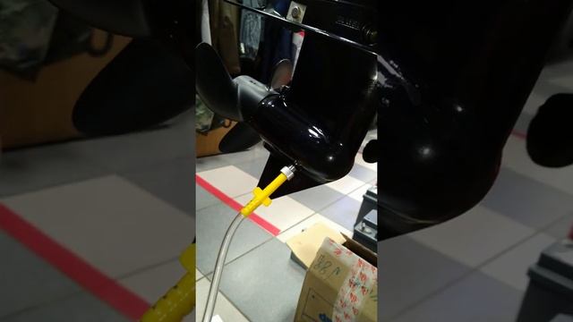 Замена масла в редукторе ручным насосом Skipper смотреть онлайн