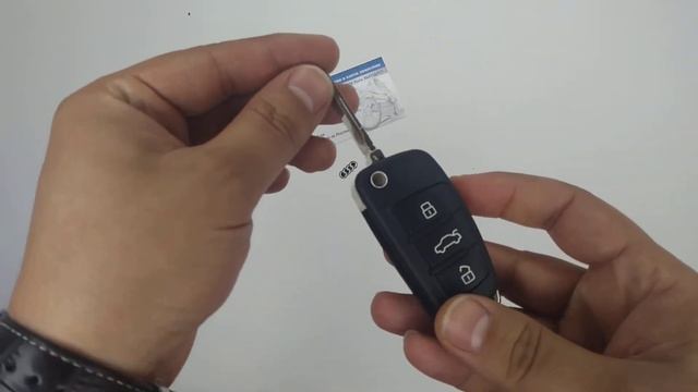 Ключ выкидной Audi A4 A6 Q7 3+1 кнопки "банан" смотреть онлайн