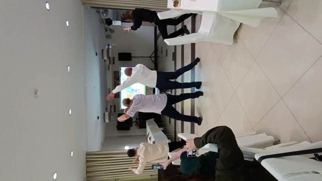 Жених крайний справа, папа второй слева🔥🔥🔥 смотреть онлайн