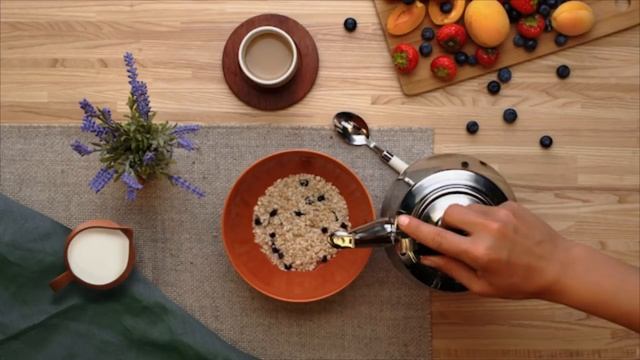 Каша овсяная с черникой и молоком смотреть онлайн