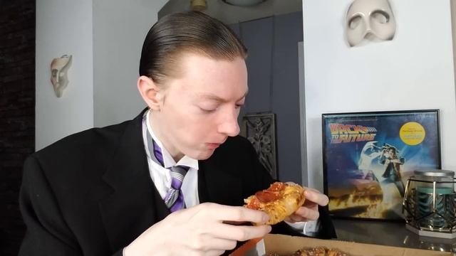 Little Caesars NEW Pepperoni and Cheese Stuffed Crust Pizza Review! смотреть онлайн