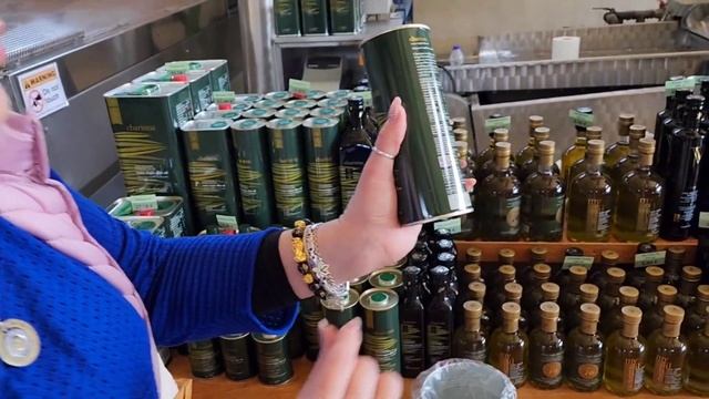 ОЛИВКИ ПОД ХОЛОДНЫМ ПРЕССОМ, Neapoli Греция Yelena & Sergei Popkov смотреть онлайн