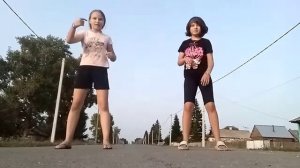 Танец под песню "Двигаться"