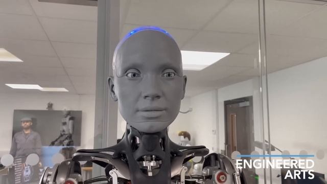 Амека говорит на нескольких языках и занимается переводами. смотреть онлайн