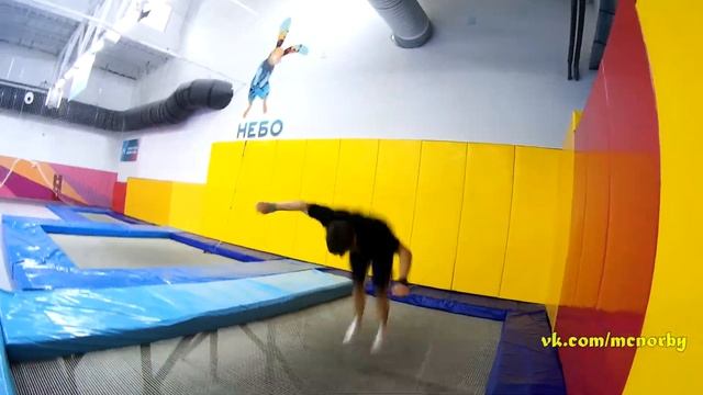 ПРЫЖКИ БАТУТЫ ЦЕНТР НЕБО МОСКВА ТРЮКИ САЛЬТО ЭКСТРИМ смотреть онлайн