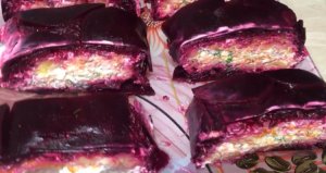 Свекольный рулет с сельдью. Супер закуска.