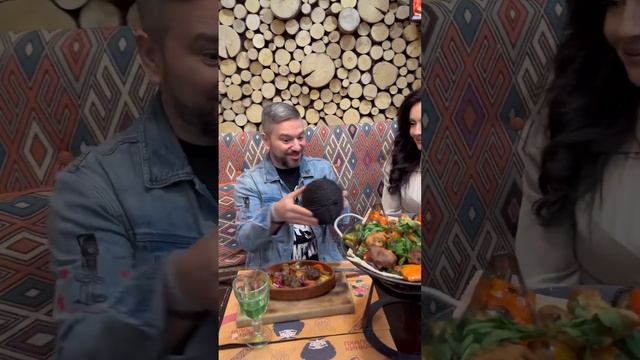 Жёсткий пранк на день всех влюбленных Пхали хинкали. 8(812)409-60-88 #юмор #пхалихинкали #14феврал смотреть онлайн