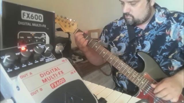 Behringer FX600 efeito delay смотреть онлайн