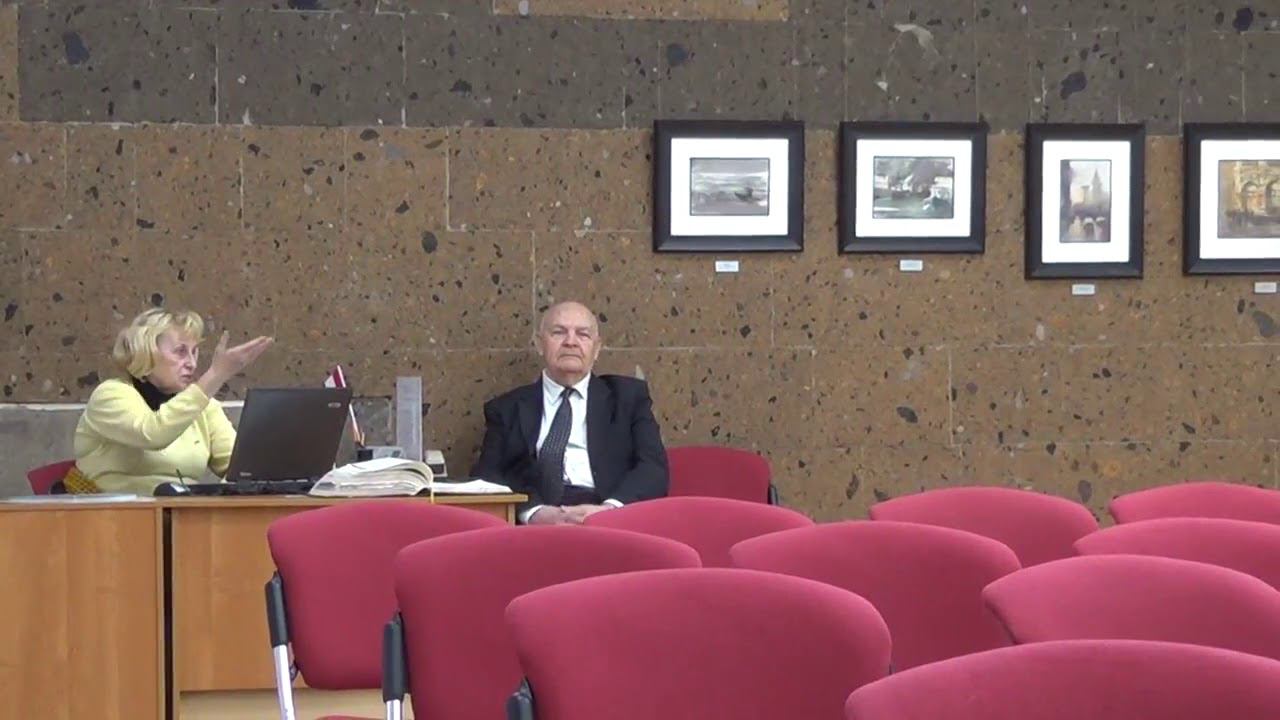 Выставочный зал ДГПБ перед авторской презентацией книг В Г Самброса