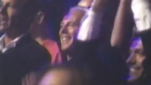 ERIC CLAPTON-- THIRD DEGREE & TEARIN US APART W/SHERYL CROW 96 ARMANI PARTY смотреть онлайн
