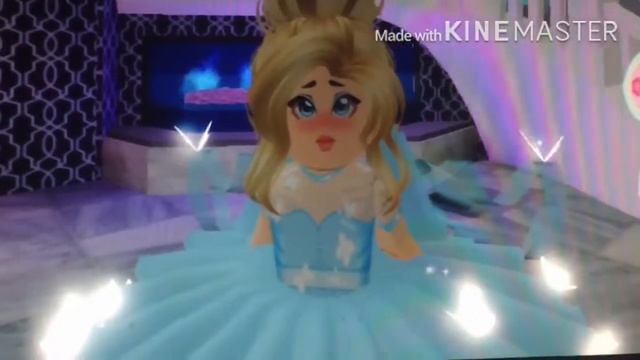 Переодеваюсь в принцесс Disney ?. Роблокс Роял хай .Roblox Royal high . На русском смотреть онлайн
