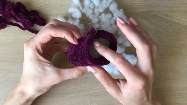 Наполнение вязаных игрушек. Как и чем набивать вязаные игрушки. смотреть онлайн