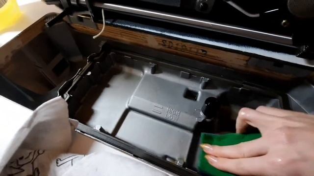 Меняем масло в промышленной швейной машинке Jack-F4 смотреть онлайн